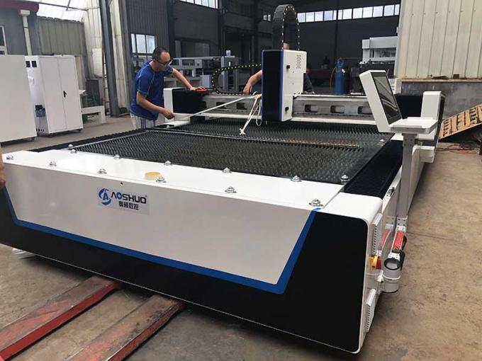 産業2040年の繊維レーザーの打抜き機1000w 1500 * 3000mmの伐採面積